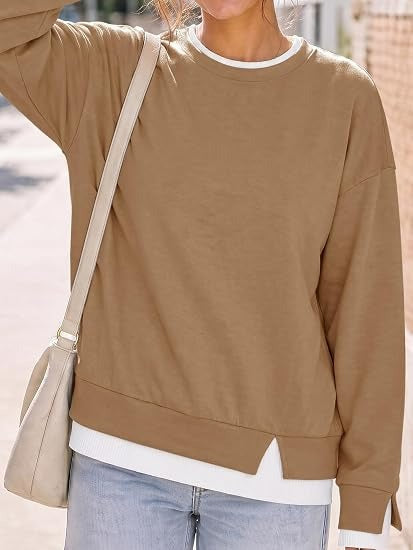 Loose-fit sweatshirt for women with crew neck design and layered tailoring